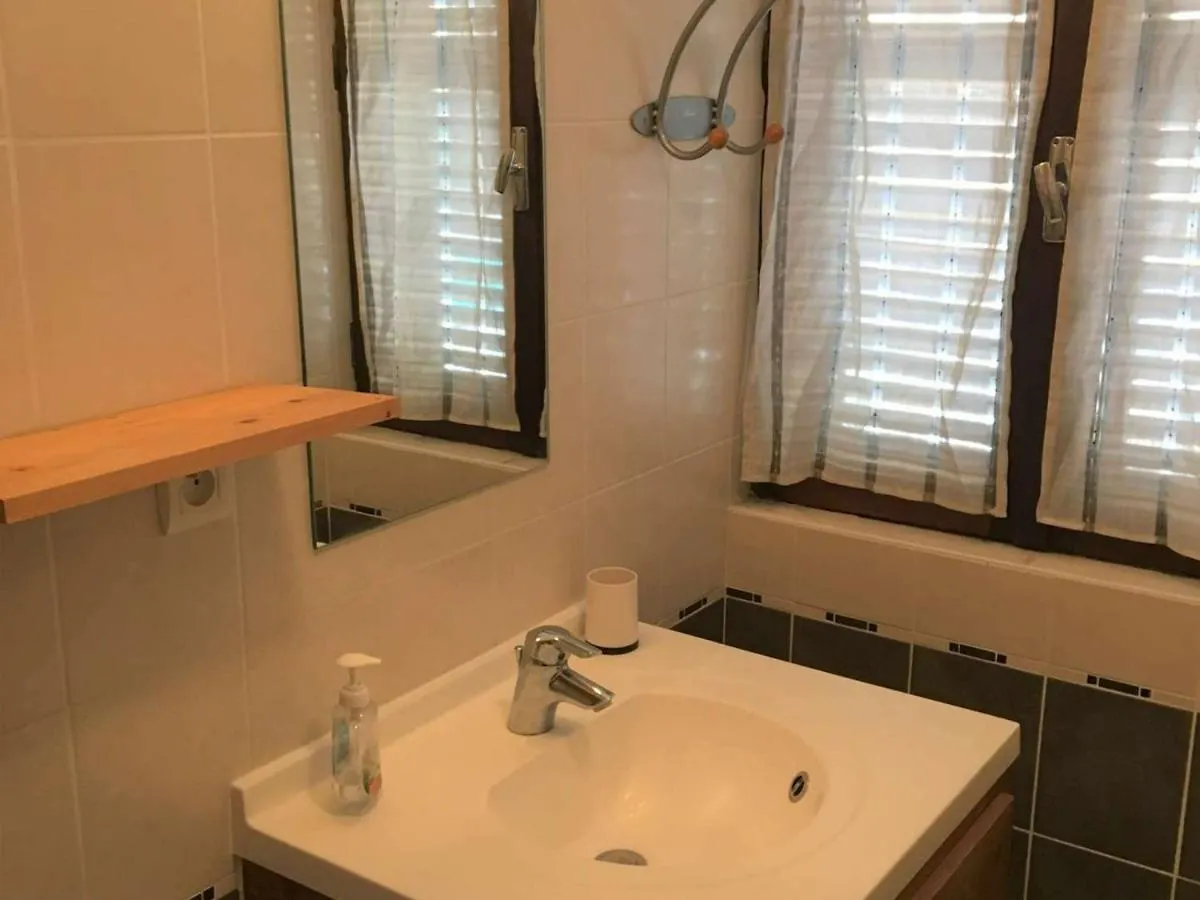 Appartement Renove 3 Pieces, Proche Gare Et Remontees Mecaniques - Fr-1-330C-84 Briancon  France